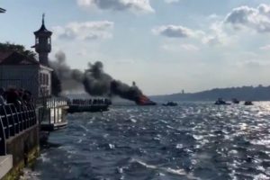 İstanbul'da yatta yangın!