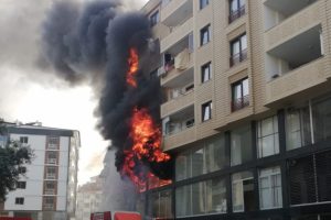 Bursa'da AVM'de patlama! Ortalık savaş alanına d&ouml;nd&uuml;