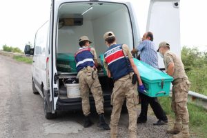 Deniz kıyısında kafası ve kolları olmayan erkek cesedi bulundu