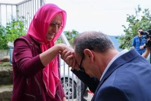Ordu Valisi Yavuz, Kıbrıs şehidinin eşini ziyaret etti