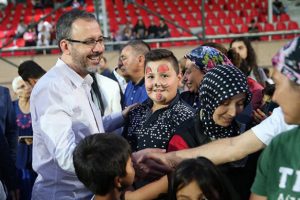 "1 milyon kişiye y&uuml;zme &ouml;ğreteceğiz"
