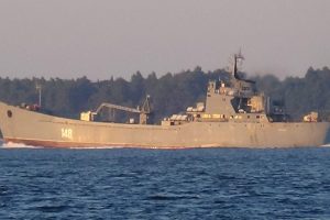 Rus savaş gemisi 'Orsk' &Ccedil;anakkale Boğazı'ndan ge&ccedil;ti