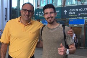 Fenerbah&ccedil;e'nin yeni transferi İstanbul'a ayak bastı