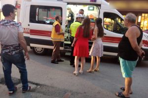 Maddi hasarlı kazada yumruklar havada u&ccedil;uştu