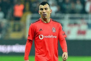 Beşiktaş Gary Medel i&ccedil;in Marsilya'nın teklifini reddetti