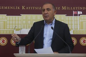 CHP'li Tekin: İntiharların nedeni işsizlik ve ge&ccedil;im derdi