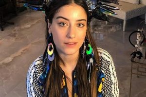 Hazal Kaya'dan hamile pozu