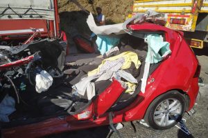 Bu otomobilin i&ccedil;inden sağ kurtuldular