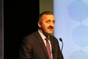 Emniyet m&uuml;d&uuml;r&uuml;, d&uuml;ğ&uuml;n konvoyunda ateş eden gence nasihat verdi