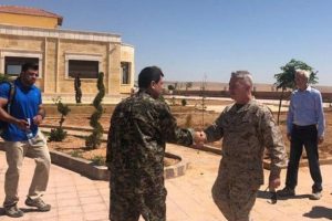 ABD'li &uuml;st d&uuml;zey komutan Suriye'de PKK/YPG elebaşıyla