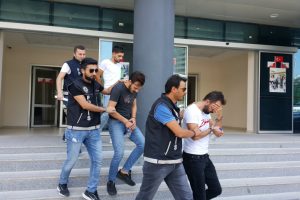 Bursa'da narkotik operasyonunda 5 g&ouml;zaltı
