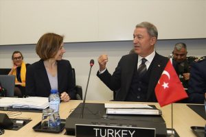 Bakan Akar, Fransız mevkidaşı ile telefonda g&ouml;r&uuml;şt&uuml;