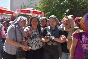 Denizden d&ouml;nerken kazada &ouml;len aynı aileden 4 kişi toprağa verildi