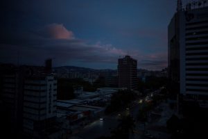 Venezuela'da b&uuml;y&uuml;k kesinti: 23 eyaletten 18'i karanlıkta