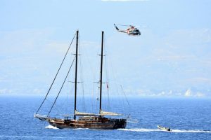 Bodrum'da g&ouml;&ccedil;men teknesi battı
