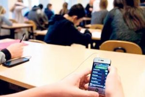 MEB'den okullara cep telefonu d&uuml;zenlemesi