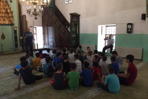Bursa'da Toplum Destekli Polisler &ccedil;ocukları camide bilgilendirdi