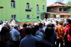 Ayı saldırısında &ouml;len k&ouml;yl&uuml; toprağa verildi