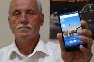 Cep telefonunu &ccedil;alan hırsıza seslendi: Ben ona 500 TL vereyim telefon da ona kalsın...