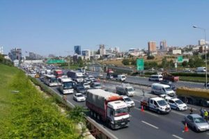 Zincirleme kaza TEM Otoyolu'nu kilitledi