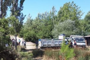 Dere kenarında silahla vurulmuş olarak &ouml;l&uuml; bulundu
