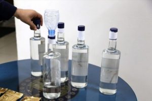 T&uuml;rkiye'de yaşanan ka&ccedil;ak i&ccedil;ki &ouml;l&uuml;mleri d&uuml;nya basınında: Alkol zamlarına vurgu yapıldı