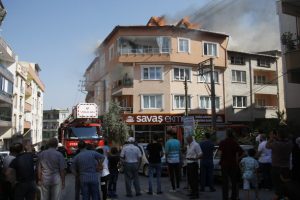 Bursa'da mahalleyi ayağa kaldıran yangın!