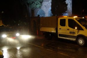 Bursa'da patlayan su borusu akşam yağmuru gibi yağdı