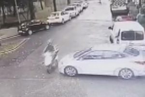 Motosiklet s&uuml;r&uuml;c&uuml;s&uuml; &ouml;l&uuml;mden d&ouml;nd&uuml;