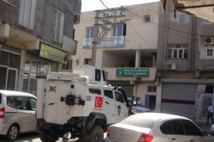 HDP ve DBP binaları ile y&ouml;neticilerin evlerinde arama yapıldı