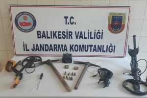 Ka&ccedil;ak kazı yapan defineciler su&ccedil;&uuml;st&uuml; yakalandı