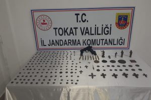Baskın yapılan evden 217 par&ccedil;a tarihi eser &ccedil;ıktı