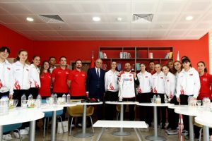 Bakan Kasapoğlu, şampiyon voleybolcuları kabul etti