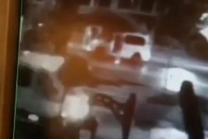 Baba-oğulu d&ouml;verek &ouml;ld&uuml;rm&uuml;şlerdi... O anlar kamerada