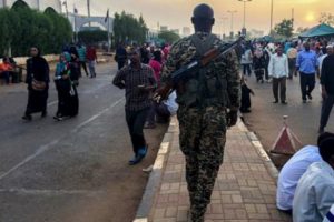 Sudan'da genelkurmay başkanı &ouml;nc&uuml;l&uuml;ğ&uuml;ndeki darbe girişimi engellendi