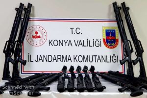 Ş&uuml;phe &uuml;zerine durdurulan otomobilde 15 t&uuml;fek ele ge&ccedil;irildi