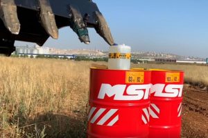 22 tonluk iş makinesiyle şişe kapağı a&ccedil;tı