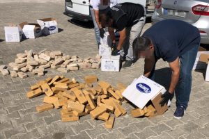 Alfa'lı aramada otomobilde 151 kilo eroin ele ge&ccedil;irildi