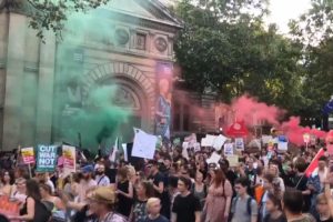 Londra'da Borsin Johnson karşıtı protestolar d&uuml;zenledi