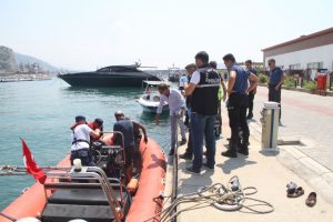 Alanya'da denizde erkek cesedi bulundu