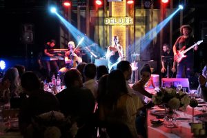 Hande D&ouml;nmez Bursalı hayranlarıyla buluştu