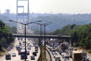 K&ouml;pr&uuml; ve otoyollardan devletin kasasına para yağdı