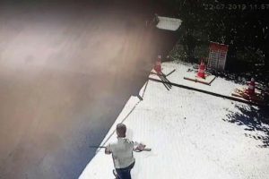 Akaryakıt istasyonunda pompalı t&uuml;fekle ateş a&ccedil;tı