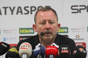 Sergen Yal&ccedil;ın: "Dezavantajlı bir skor ama elenmeyecek bir takım değil"