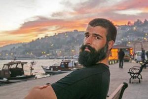 Mehmet Akif Alakurt'un T&uuml;rk bayrağına hakaret i&ccedil;eren paylaşımına soruşturma