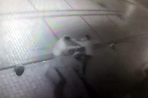 Cezayirli şahsın 15 bı&ccedil;ak darbesiyle &ouml;ld&uuml;r&uuml;lmesi kamerada