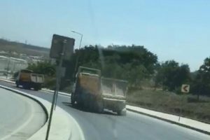Hafriyat kamyonlarıyla yaptıkları 'pes' dedirtti