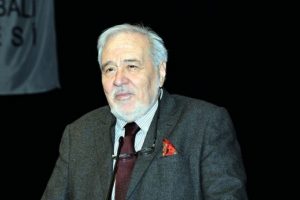İnan&ccedil;er'in elini &ouml;pen Ortaylı: Şeyh olmasıyla ilgisi yok