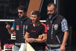 Eski belediye başkanını selamını almadığı i&ccedil;in vurmuş