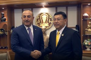 &Ccedil;avuşoğlu, Chiang Mai Valisi Sukprachai Iamsuwan'ı ziyaret etti